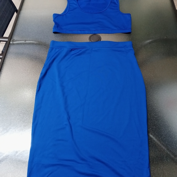 New without tag - 2 piece crop top & pencil skirt. - Picture 4 of 10